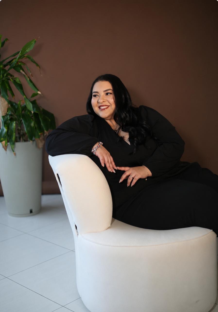 Dra. Gabriela sorrindo